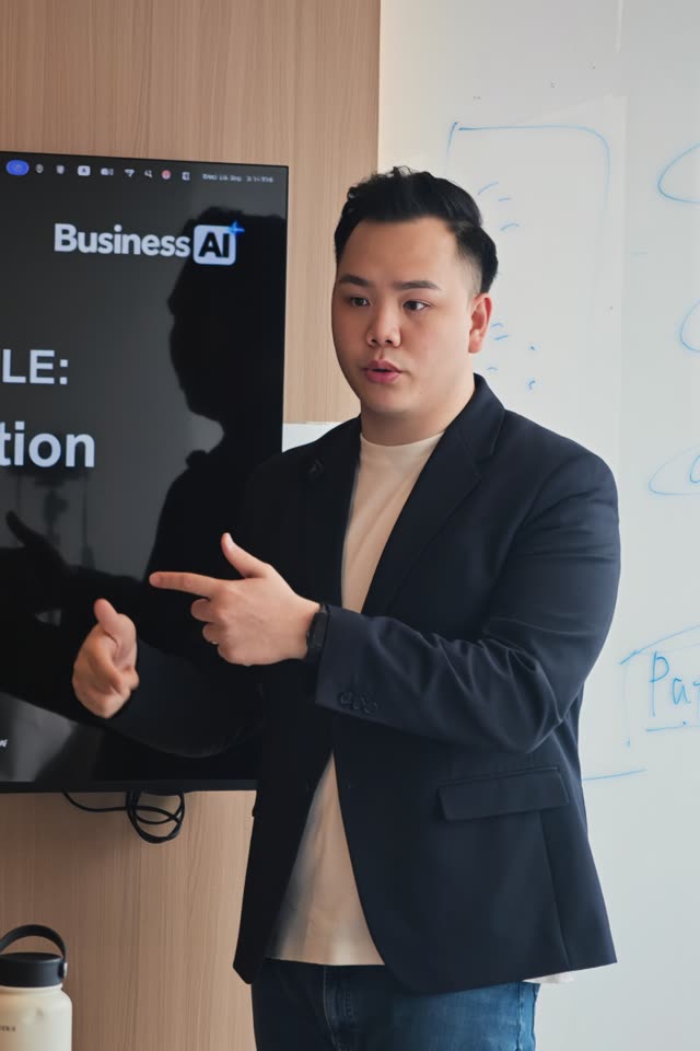 Shawn 在课堂上讲解