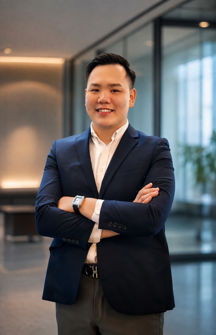 Shawn 一边讲解一边示范